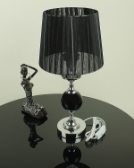 Czarna lampa w stylu glamour