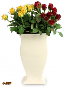 Kremowy wazon sprzedawany bez kwiatów